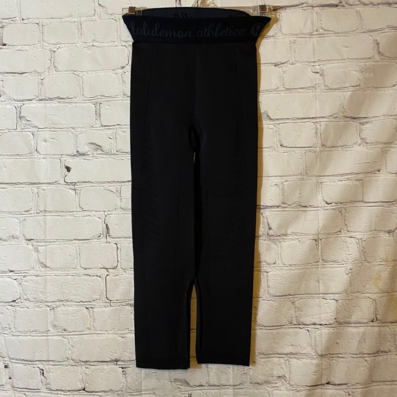 lululemon athletica Pants - LULULEMON COMPRESSION CAPRI LEGGINGS